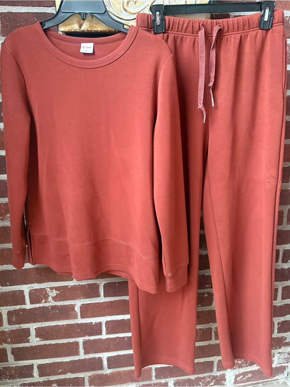 Cozy Women's Sweatshirt & Lounge Pants Set in Rust